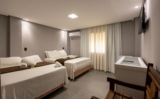 Detalhe de cama e toalhas