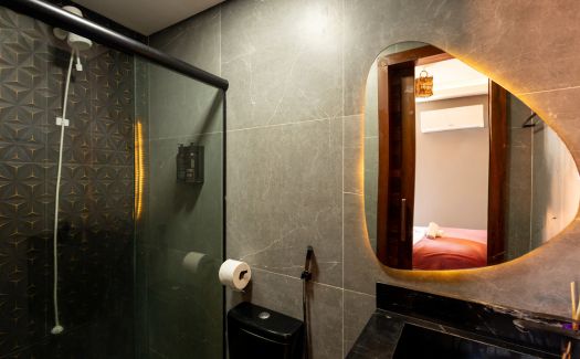 Quarto Triplo do Milos Hotel — detalhe da cama
