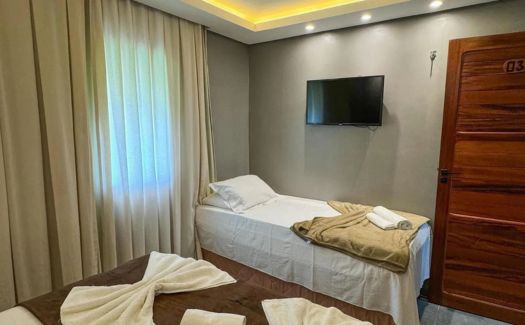 Quarto Triplo do Milos Hotel — vista geral